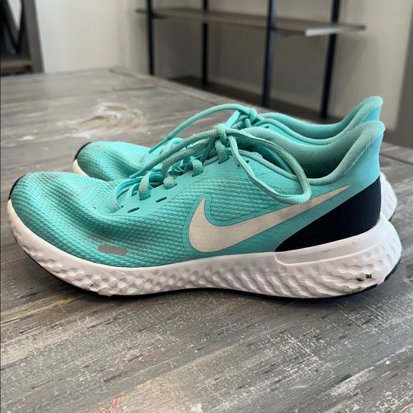 Nike Turquoise Running Shoes - Picture 3 of 3